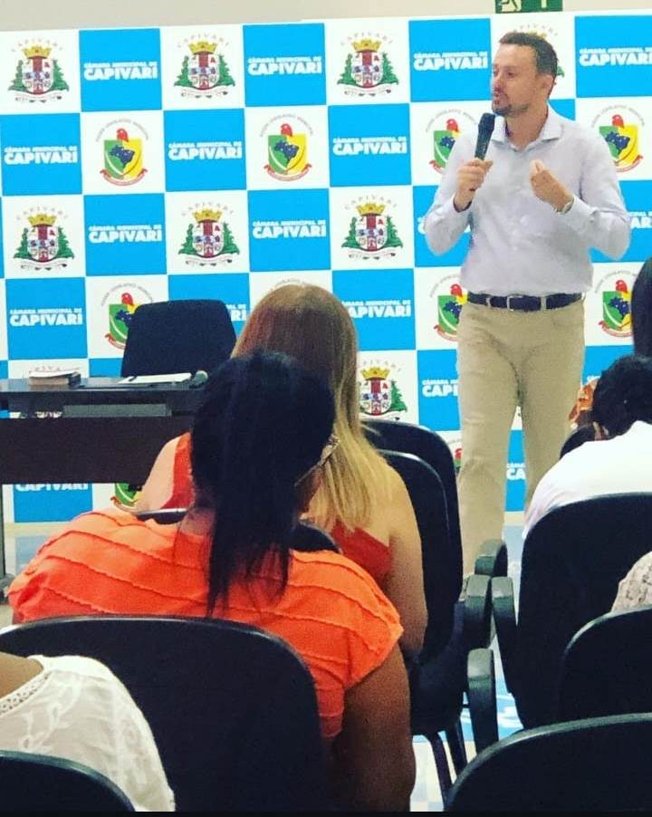 Roger Hansen em formações e palestras para educadores da primeira infância
