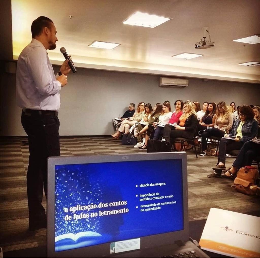Roger Hansen em formações e palestras para educadores da primeira infância