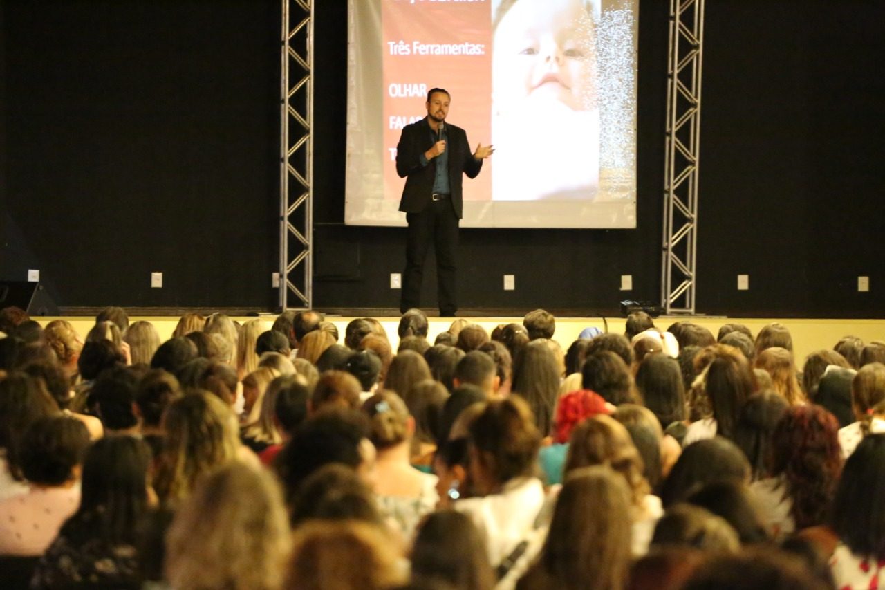 Roger Hansen em formações e palestras para educadores da primeira infância